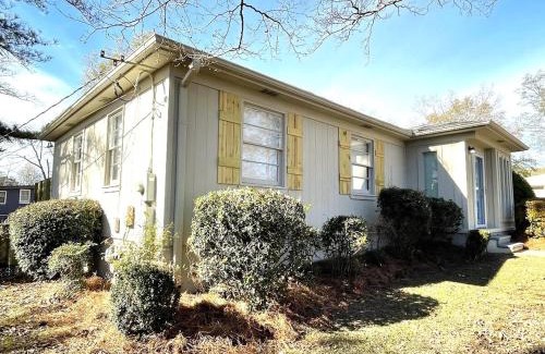 New Castle House | Family-Friendly Retreat at 465 Gene Reed Rd