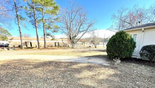 New Castle House | Family-Friendly Retreat at 465 Gene Reed Rd
