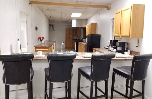 Seabrook Apartment | Spacious 9-Bedroom Apartment for Groups of 19 Guests