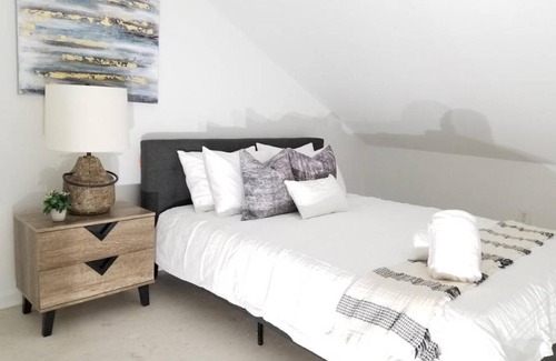 Seabrook Apartment | Spacious 9-Bedroom Apartment for Groups of 19 Guests