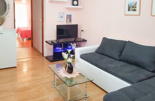 Peroj Apartment | Comfortable 47 m² Apartment for Up to 4 Guests