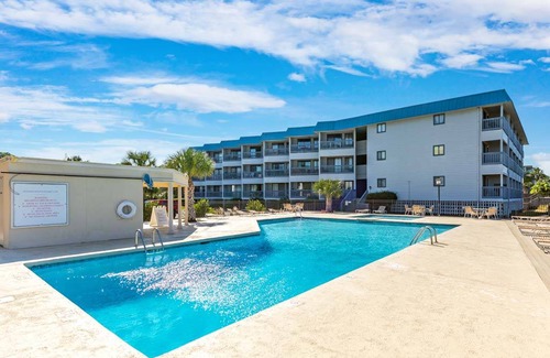 Tybee Island Condo | Oceanfront Condo with Pool & Spa for 4 Guests