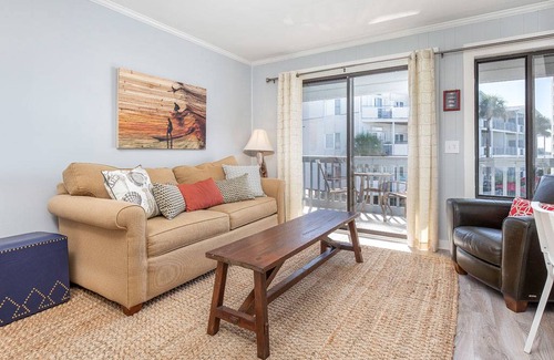 Tybee Island Condo | Oceanfront Condo with Pool & Spa for 4 Guests