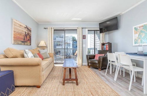 Tybee Island Condo | Oceanfront Condo with Pool & Spa for 4 Guests