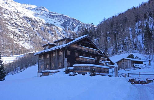 Zwieselstein Villa | Cozy 47 m² Villa with Kitchen for 4 Guests