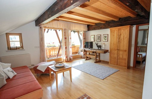 Zwieselstein Villa | Cozy 47 m² Villa with Kitchen for 4 Guests