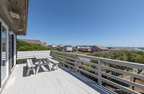Kitty Hawk House | Discover Canopy Retreat: A Family-Friendly Getaway