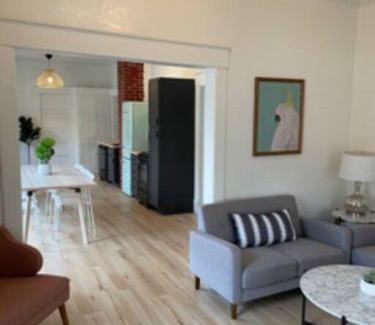 Rosedale House | Ideal Family Home in Kansas City - Pet Friendly Retreat