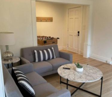 Rosedale House | Ideal Family Home in Kansas City - Pet Friendly Retreat