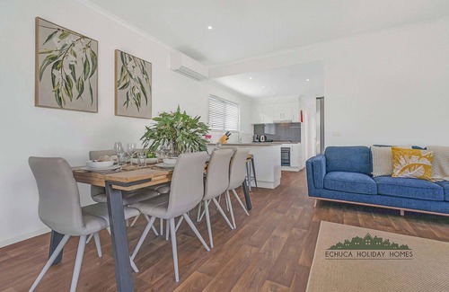 Moama Villa | 48 Highview Waters - 4BR Riverfront Cabin