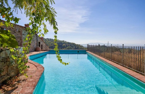 Castellina in Chianti Villa | 480 m² Villa ∙ 6 bedrooms ∙ 12 guests