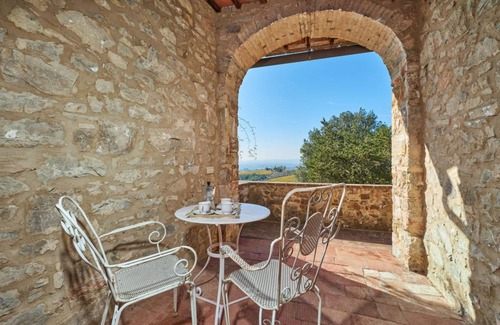 Castellina in Chianti Villa | 480 m² Villa ∙ 6 bedrooms ∙ 12 guests