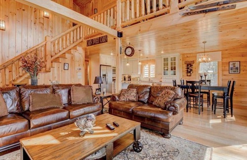 Whitefield House | Modern Log Home with Scenic Views and Family-Friendly Amenities
