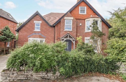 Swanage House | Pet-Friendly Retreat at 49 Ulwell Road - Rated 10/10