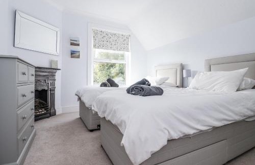 Swanage House | Pet-Friendly Retreat at 49 Ulwell Road - Rated 10/10