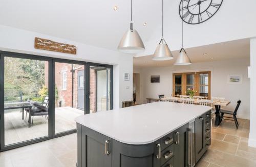 Swanage House | Pet-Friendly Retreat at 49 Ulwell Road - Rated 10/10