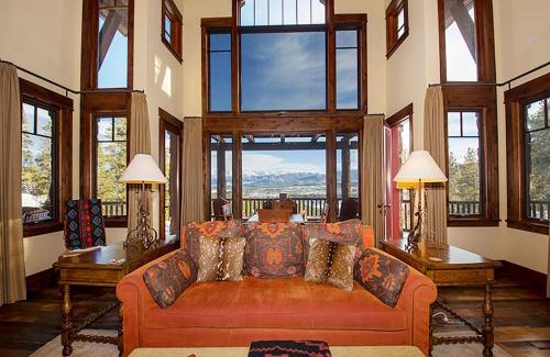 Granby House | Family-Friendly Retreat at 492 Golf Course Circle