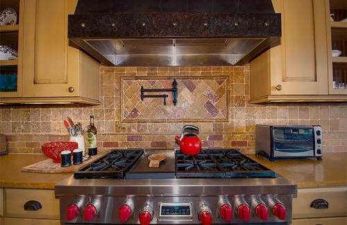 Granby House | Family-Friendly Retreat at 492 Golf Course Circle