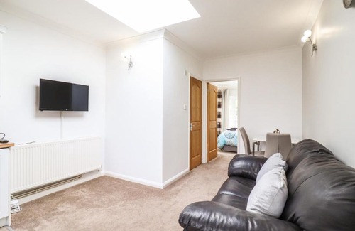 Barling House | Discover Comfort at 493 Little Wakering Road - 4 Star Stay