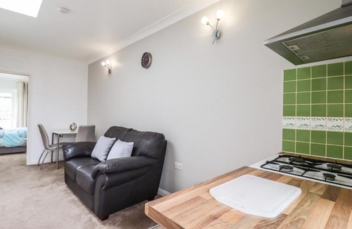 Barling House | Discover Comfort at 493 Little Wakering Road - 4 Star Stay