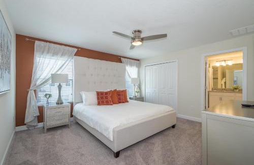 Campbell House | Family-Friendly 4-Bedroom Townhouse with Pool Oasis