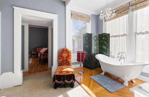 Anderson House | 499d) Virginia Suite