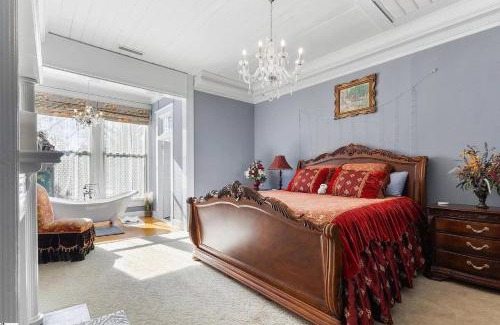 Anderson House | 499d) Virginia Suite