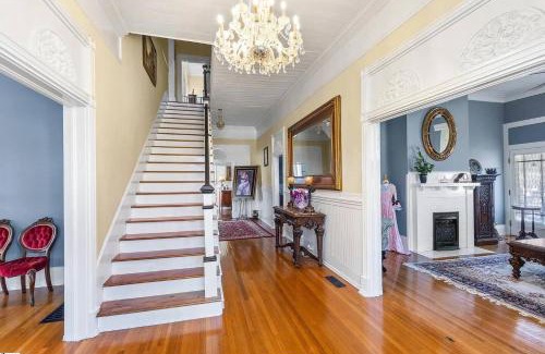 Anderson House | 499d) Virginia Suite