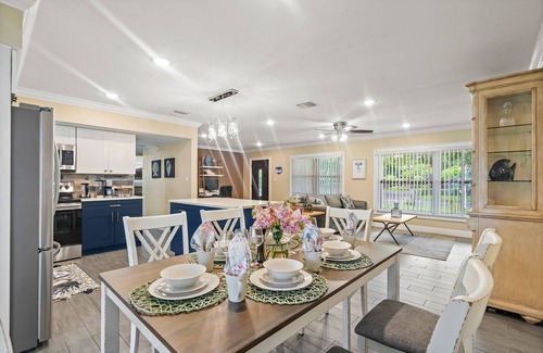 St. Petersburg - Clearwater House | Discover 49th Ave Gem: Ocean View & Family-Friendly Stay