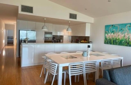 Victor Harbor House | Oceanfront Retreat at 4A Franklin Pde, Encounter Bay