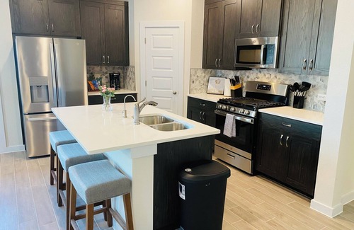 Hutto House | 4B brand new house at the center of Hutto.