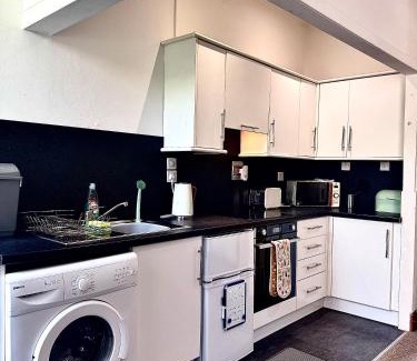 St Leonards Apartment | Pet-Friendly Retreat at 4B Millhill Street - Rated 8/10
