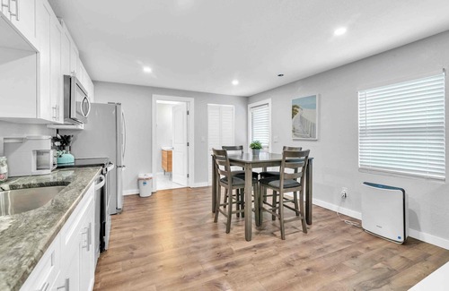 Safety Harbor Cottage | Pet-Friendly Coastal Cottages: 10/10 Guest Rated Retreat