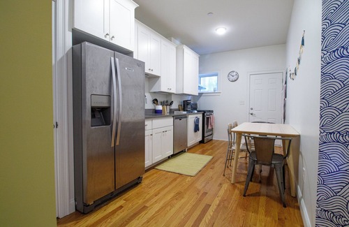 Washington Park Apartment | Bright Family Apartment with Kitchen in Roxbury
