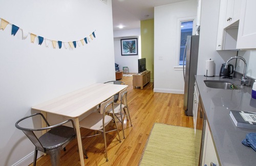 Washington Park Apartment | Bright Family Apartment with Kitchen in Roxbury