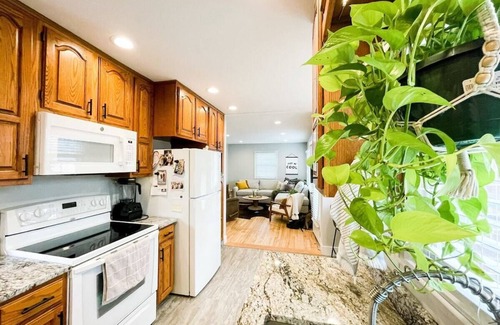 Lincoln House | Exceptional 4-Bed Home with Backyard & BBQ - Rated 10/10