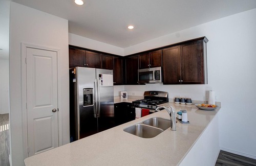 Del Valle House | Convenient 4BD Home Near Tesla, Austin Airport & Amenities