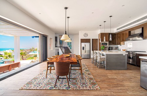 Buzzards House | Ocean View Villa: Walk to the Beach with Top Amenities