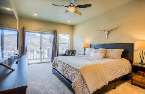 Colorado Springs House | Scenic 4BD Retreat with Pikes Peak Views Near Hiking
