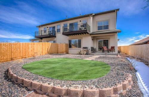Colorado Springs House | Scenic 4BD Retreat with Pikes Peak Views Near Hiking