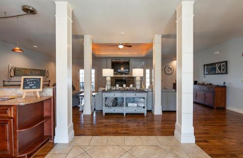 Branson House | Spacious 4BD Villa with Pool & Golf Course Access