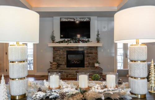 Branson House | Spacious 4BD Villa with Pool & Golf Course Access
