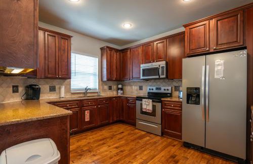 Branson House | Spacious 4BD Villa with Pool & Golf Course Access