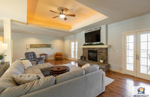 Branson House | Spacious 4BD Villa with Pool & Golf Course Access