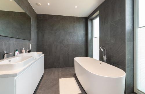 Kadriorg Apartment | Modern 4-Star Apartment near Kadriorg with Free Parking