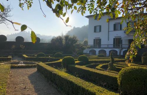 Oltrarno Apartment | Elegant 4-Bedroom Apartment with Pool and Ocean Views