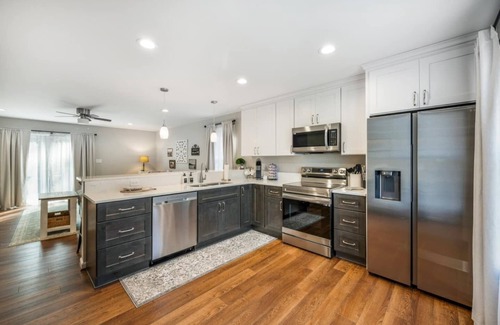 Lynchburg House | 4Bdrm Home Away from Home | 7mins to LU | Sleep 15