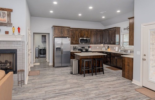 Mead House | Pet-Friendly 4Bdrm Home with Pool & Lake View Near Texoma