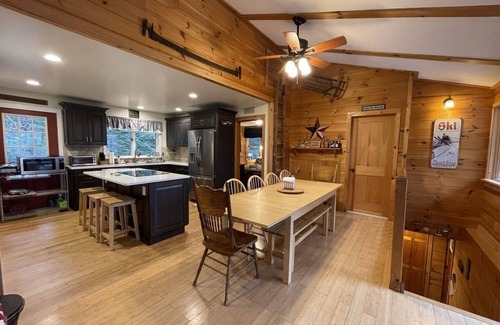 Wilmington House | Dog-Friendly 4-Bedroom Retreat with Hot Tub near Mt. Snow