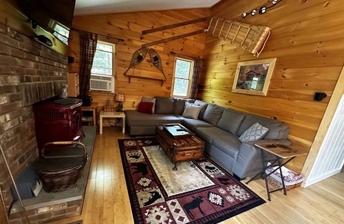 Wilmington House | Dog-Friendly 4-Bedroom Retreat with Hot Tub near Mt. Snow